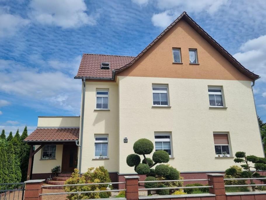 Ferienwohnung *Zur Weinbergstrasse* Lauta Esterno foto